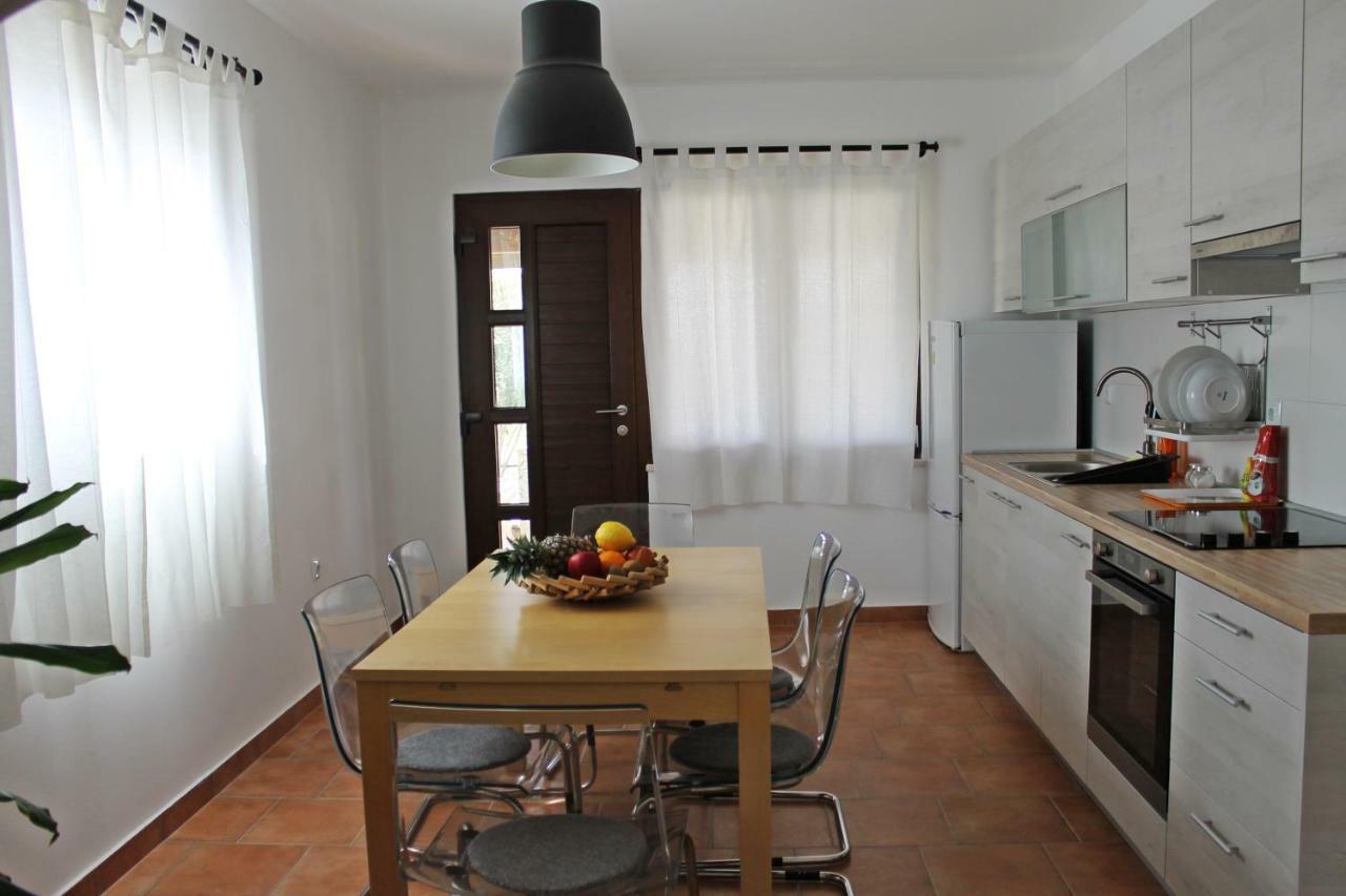 Apartments Dina Pula Bagian luar foto