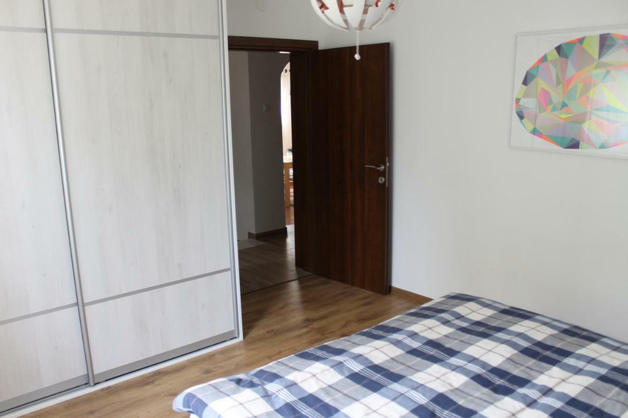 Apartments Dina Pula Bagian luar foto